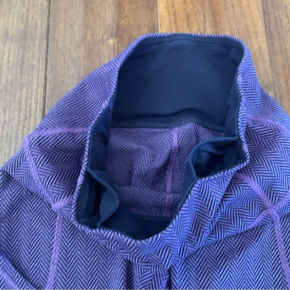 Lululemon Crop Leggings Size 4 Rebel Runner Grape & Black Herringbone Ankle Zip